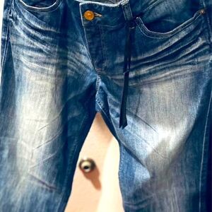 Womens NWT -  Distressed SoftStyle Express  Cropped Denim Jeans